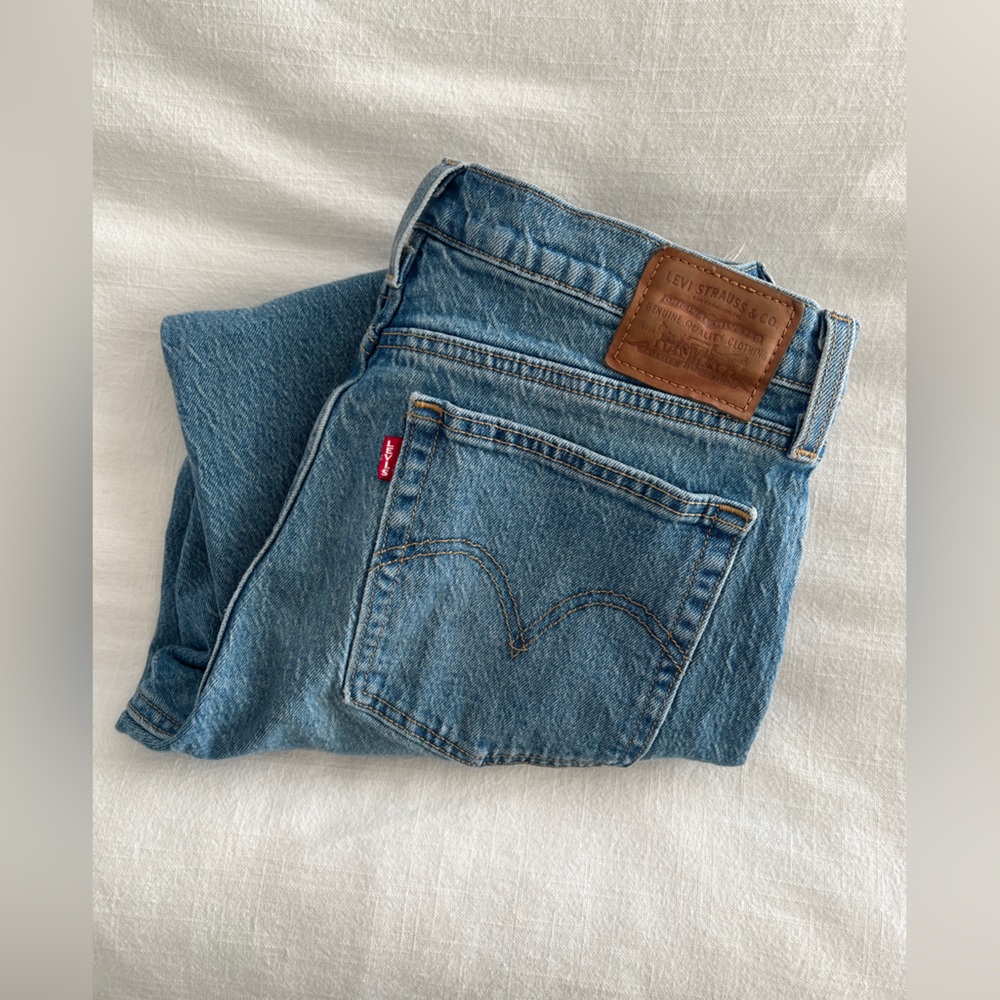 Levi’s Wedgie Straight Fit Womens Jeans 29 - Picture 2 of 14